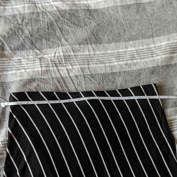 Matty M black long skirt with geometric lines - Picture 4 of 6